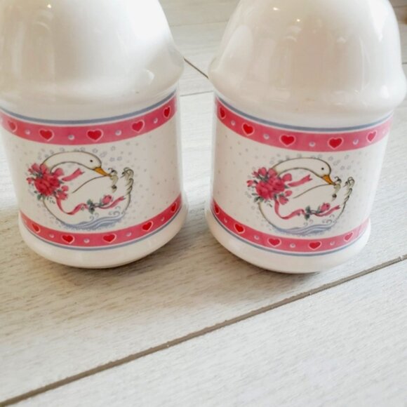 Vintage Geese In Window Salt & Pepper Shakers 90s Country Cottage - Picture 3 of 8